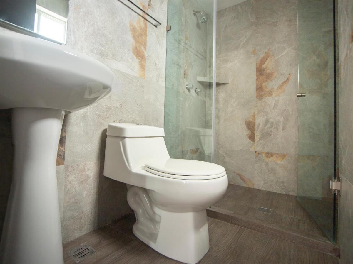 Adhoc Express Hotel Монтерей Екстериор снимка