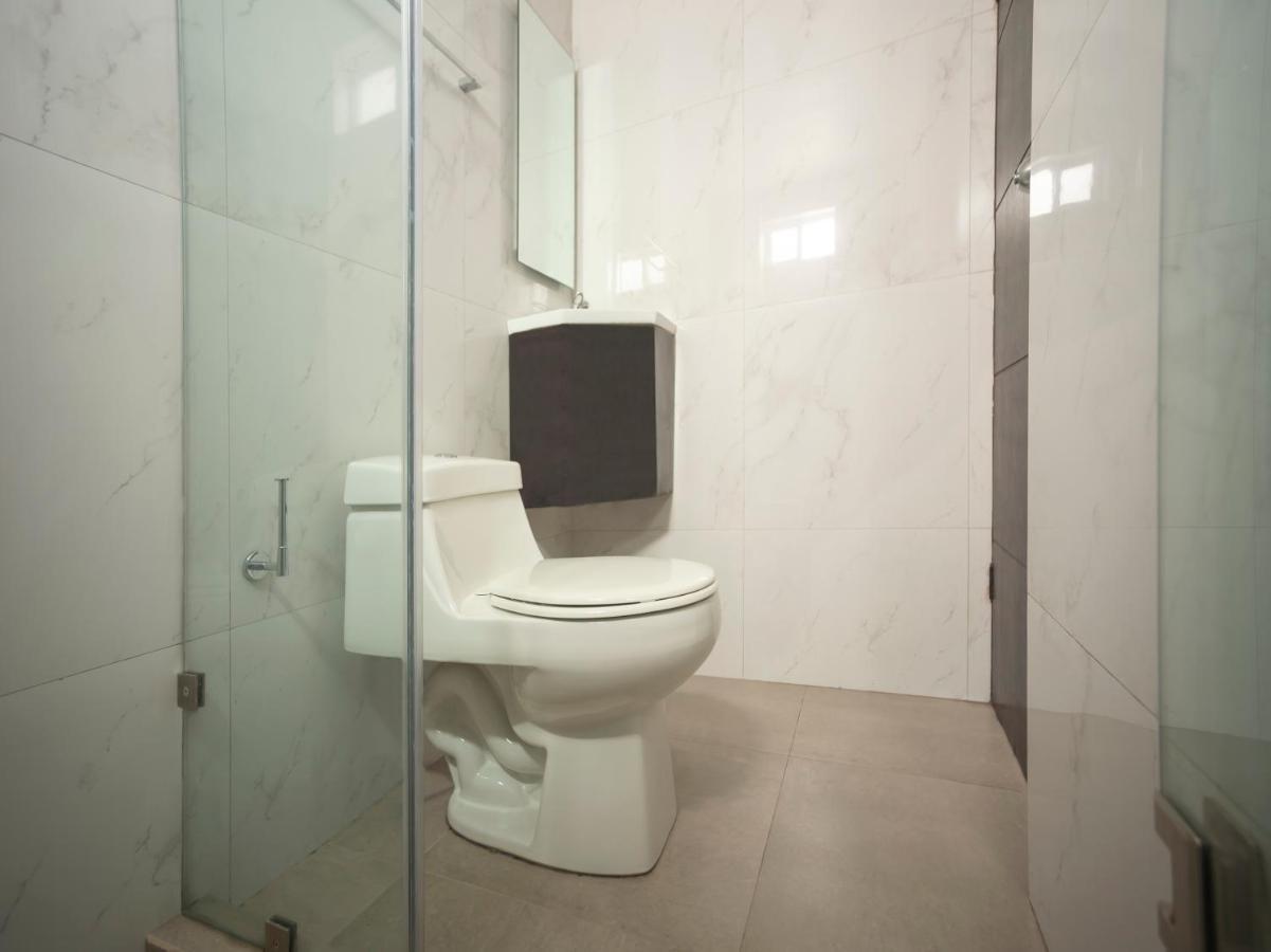 Adhoc Express Hotel Монтерей Екстериор снимка