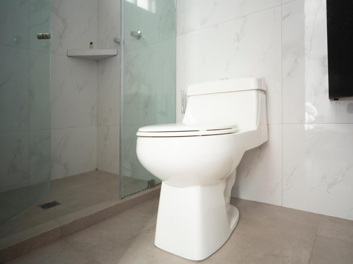 Adhoc Express Hotel Монтерей Екстериор снимка