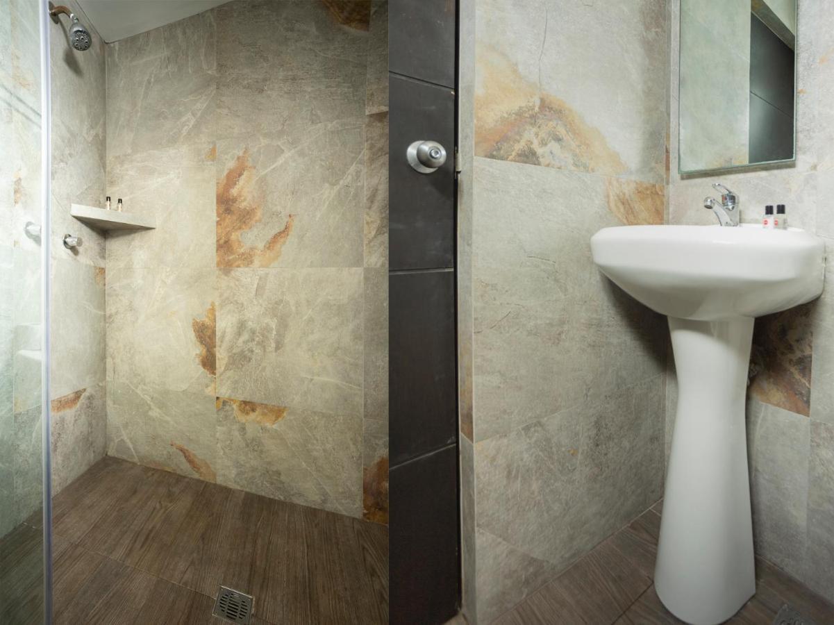 Adhoc Express Hotel Монтерей Екстериор снимка