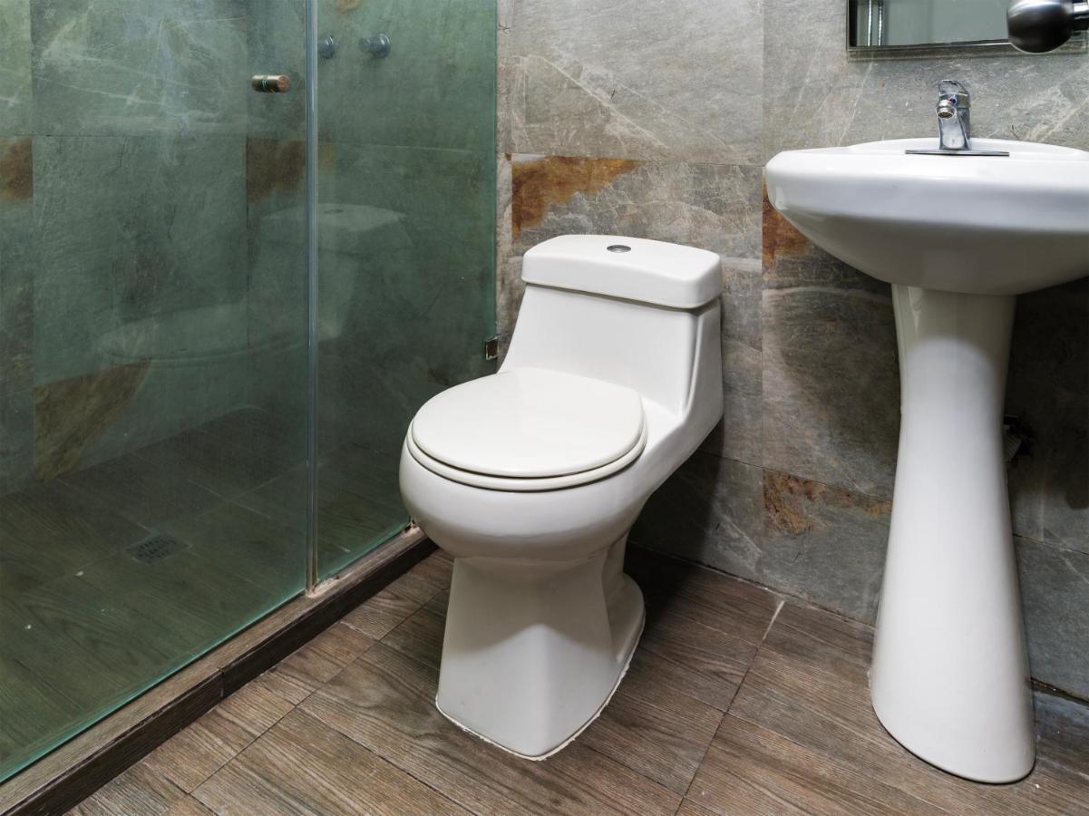 Adhoc Express Hotel Монтерей Екстериор снимка