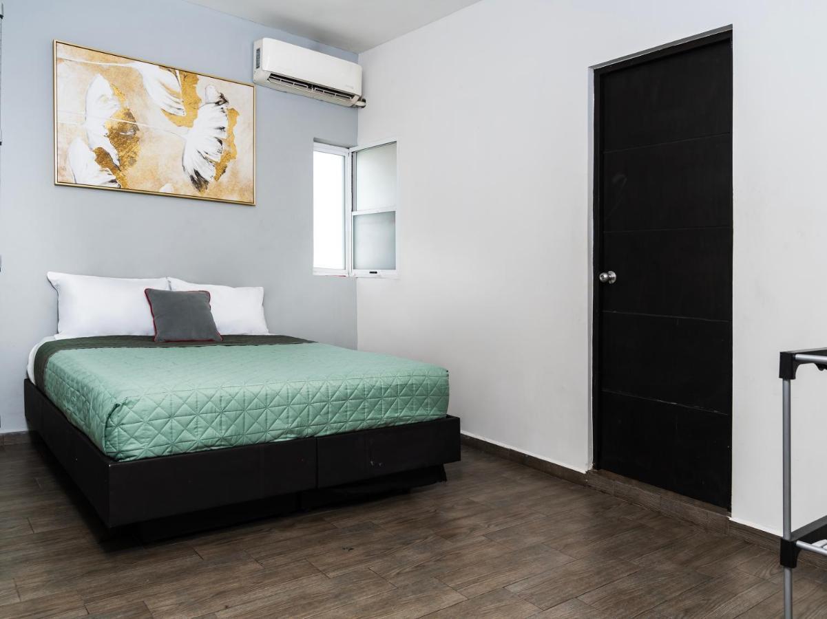 Adhoc Express Hotel Монтерей Екстериор снимка